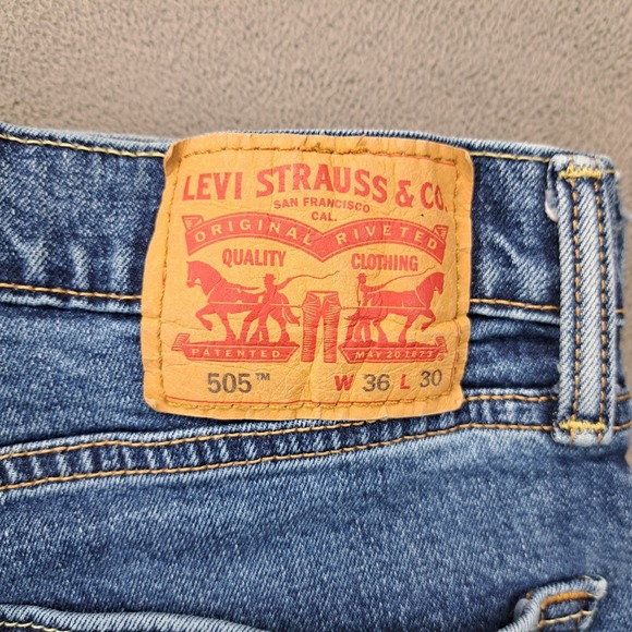 Levi's 505 Mens Jeans 36x30 Blue Denim Straight Fit Medium Wash Measures 36x29 - Picture 2 of 11